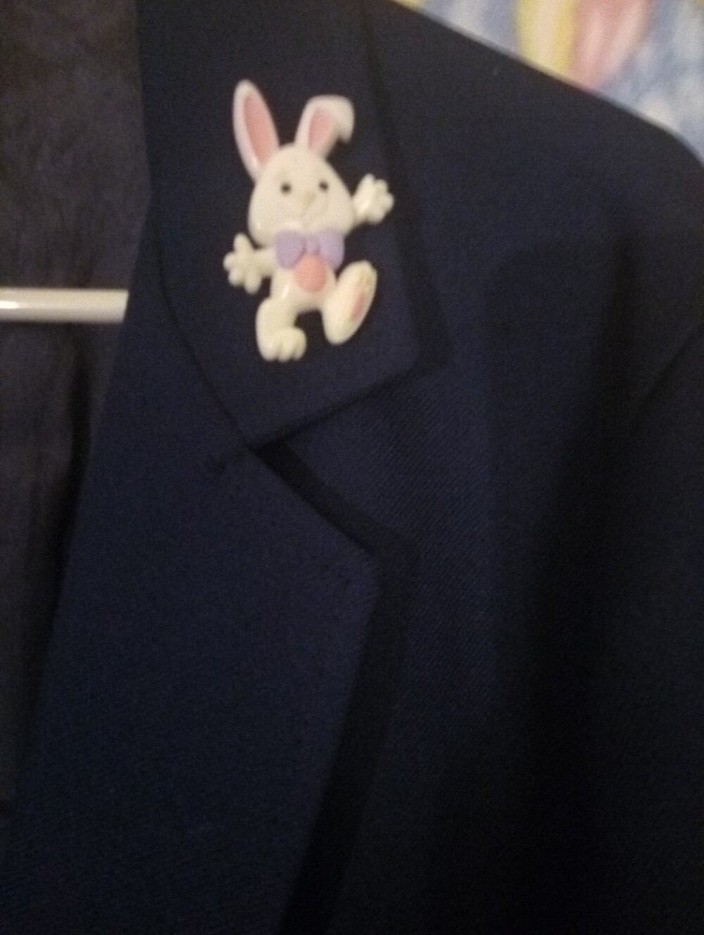 🐇 Hallmark 1985 White Bunny With Pink & Lavender Brooch
